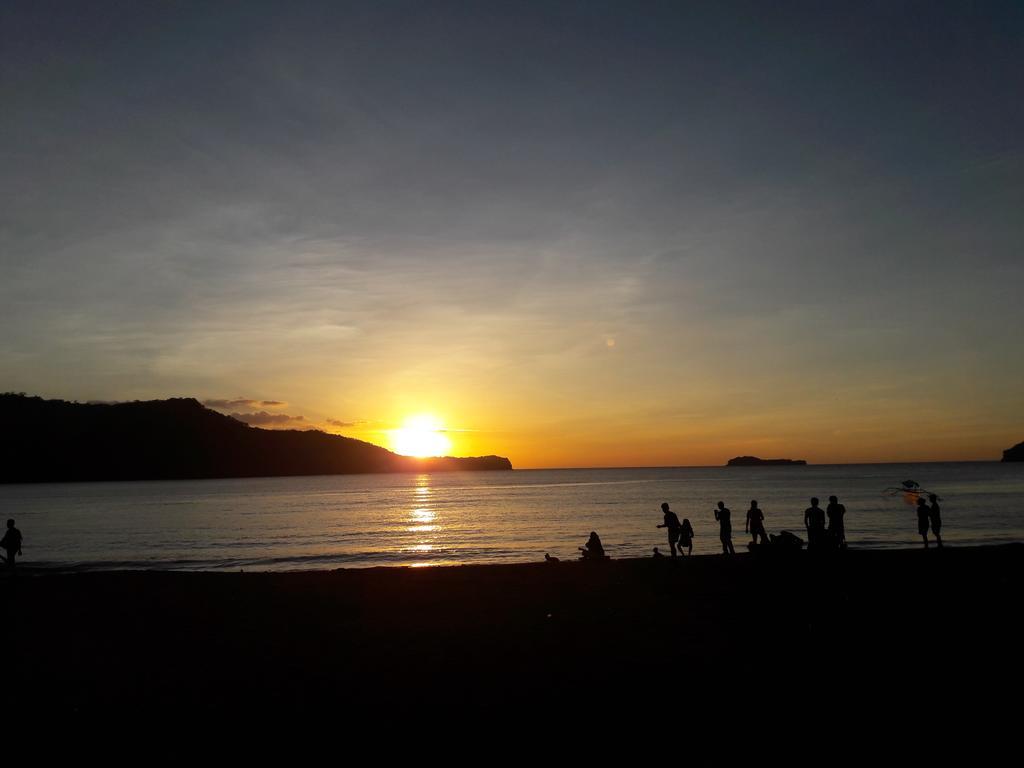 Sand Bar Beach Resort Nasugbu Esterno foto