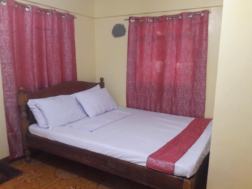 Sand Bar Beach Resort Nasugbu Esterno foto